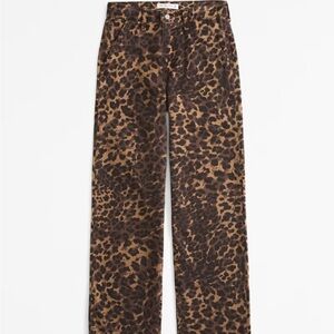 Abercrombie&Fitch Leopard Mid Rise Slouchy Jean. Size 30R